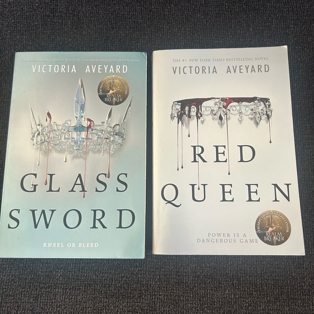 Victoria Aveyard Book Set - Glass Sword & Red Queen